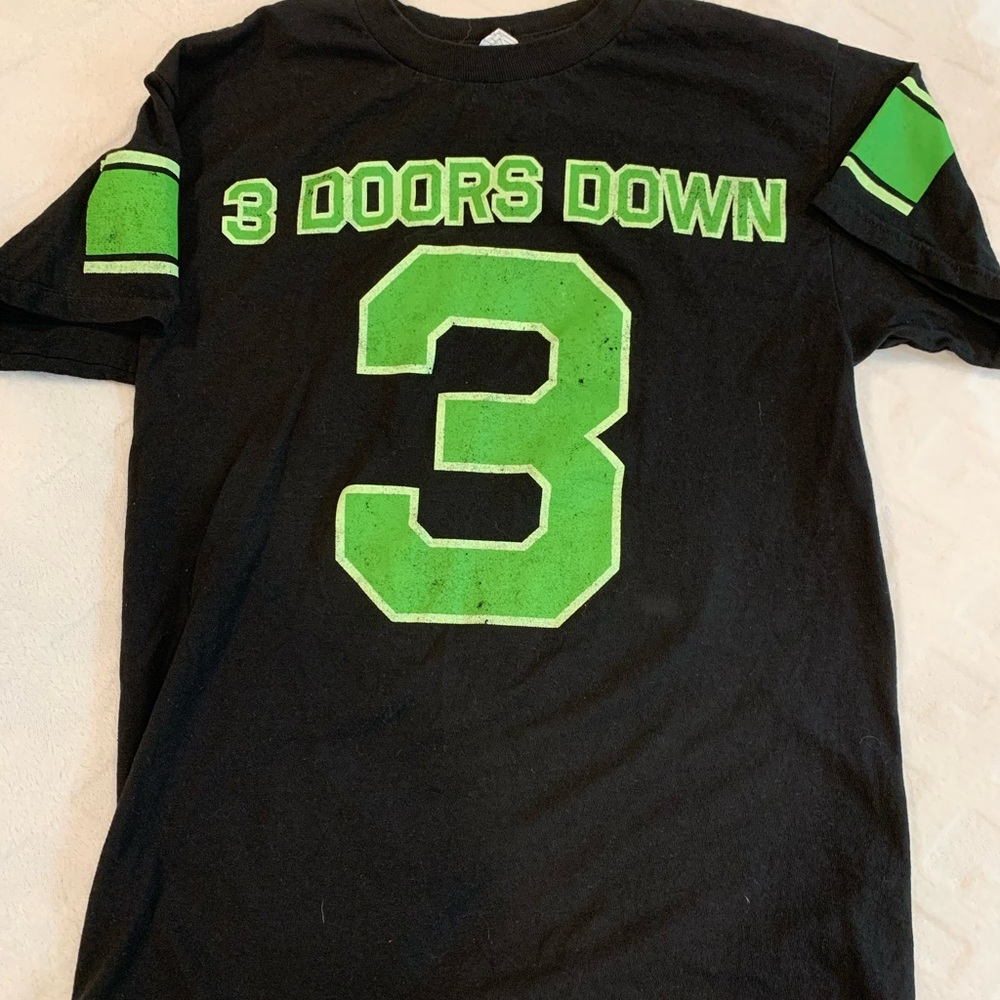 Vintage 3 DOORS DOWN band tee Kryptonite. size M